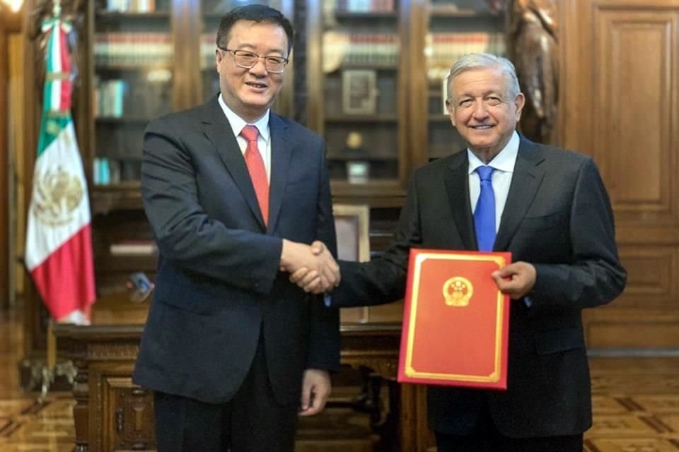 Zhu Qingqiao finalizó su proceso de acreditación ante el Presidente López Obrador como Embajador de China en México.