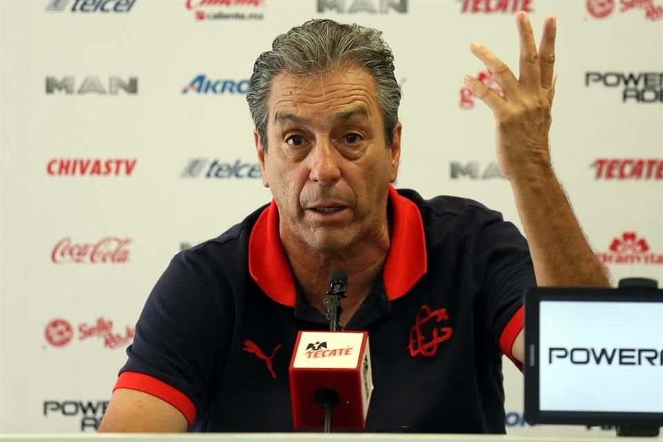 Tomás Boy considera que las Chivas han provocado faltas en el área con jugadas extraordinarias.