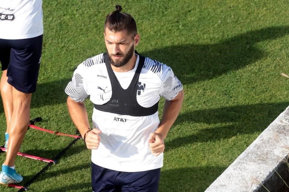 Nicolás Sánchez entrenó al parejo del equipo y podría ver minutos en el duelo del sábado ante Toluca.