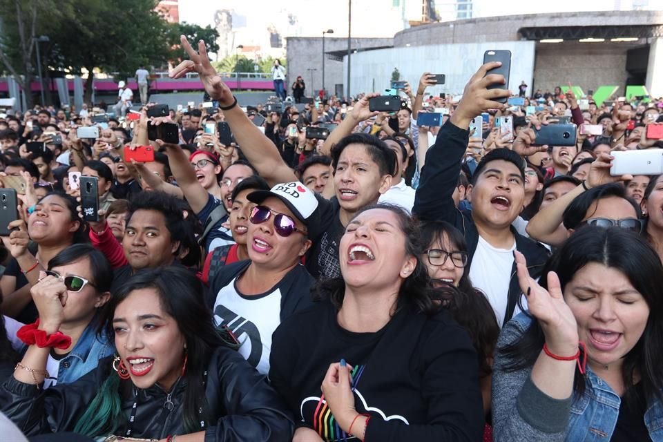 A pesar del calor, los chicos de DLD y sus fans lograron una conexión especial en los shows que dieron en la Glorieta de los Insurgentes y en la Facultad de Química de la UNAM.