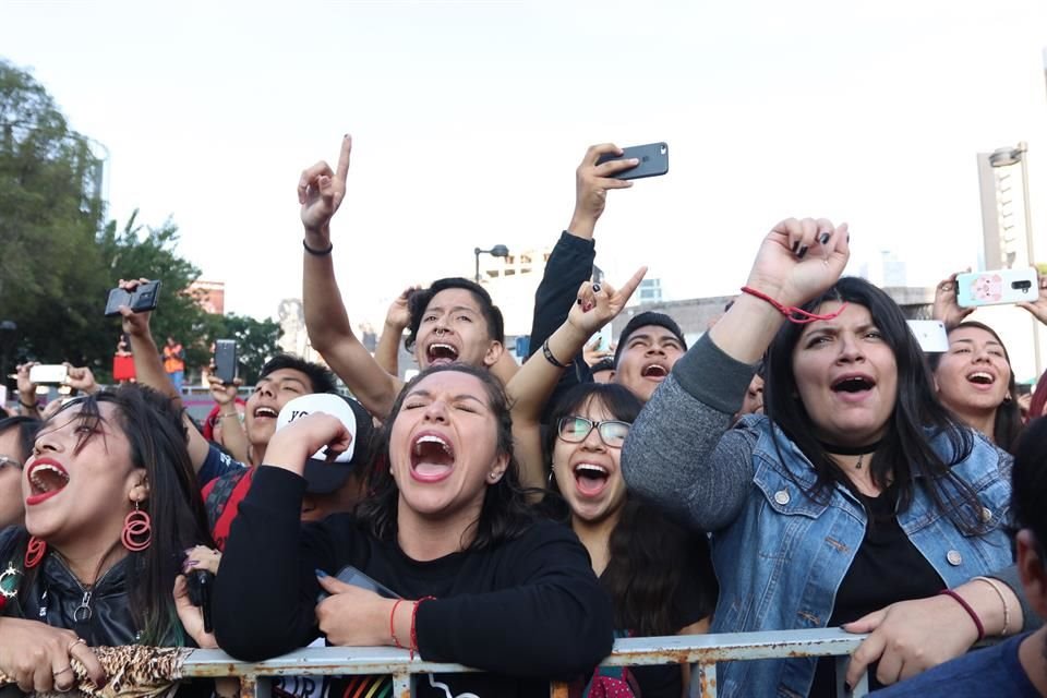 Por la mañana presentaron el nuevo sencillo, 'Química y Física', en la Glorieta de los Insurgentes.