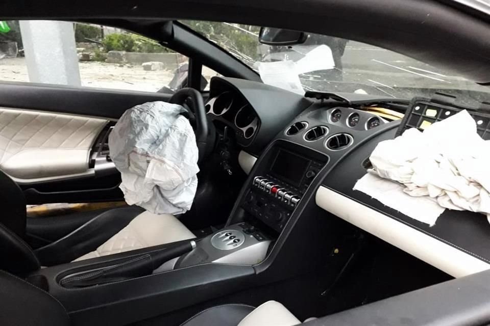 Las bolsas de aire del auto se activaron tras el impacto.