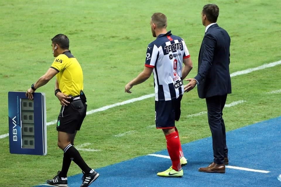 Diego Alonso ve probable una delantera con Janssen y Funes Mori juntos.