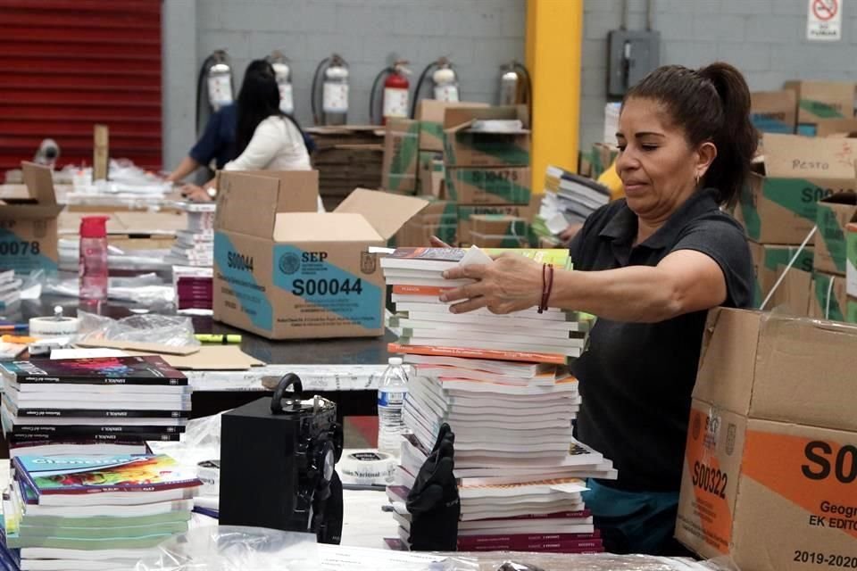 'Cada día estamos entregando alrededor de 2 millones de libros, con lo cual vamos a tener una cobertura de todo lo que se requiere', afirmó el funcionario. 