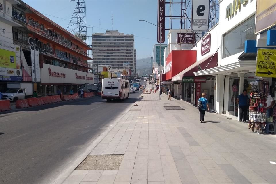 Las nuevas banquetas del proyecto 'Calles Completas' ya empezó a tomar forma en las Avenidas Juárez y Juan I. Ramón.