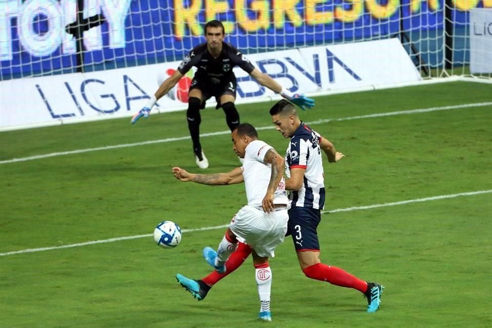 César Montes se lesionó el sábado ante Toluca.
