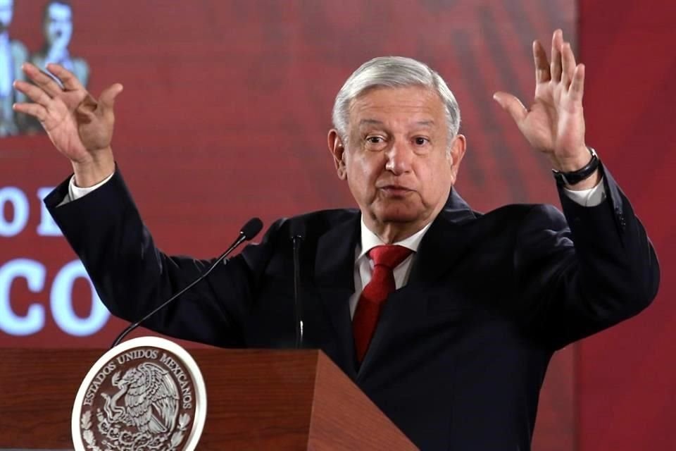 López Obrador informó que el 15 de septiembre sí portará la banda presidencial.
