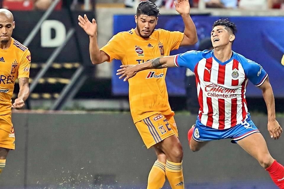 En los últimos cinco torneos le han marcado 20 penales a las Chivas