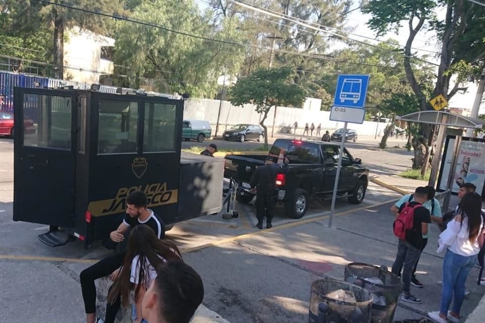 El líder de la FEU denunció que ya no estaban las casetas de seguridad para entrar y salir de los planteles.