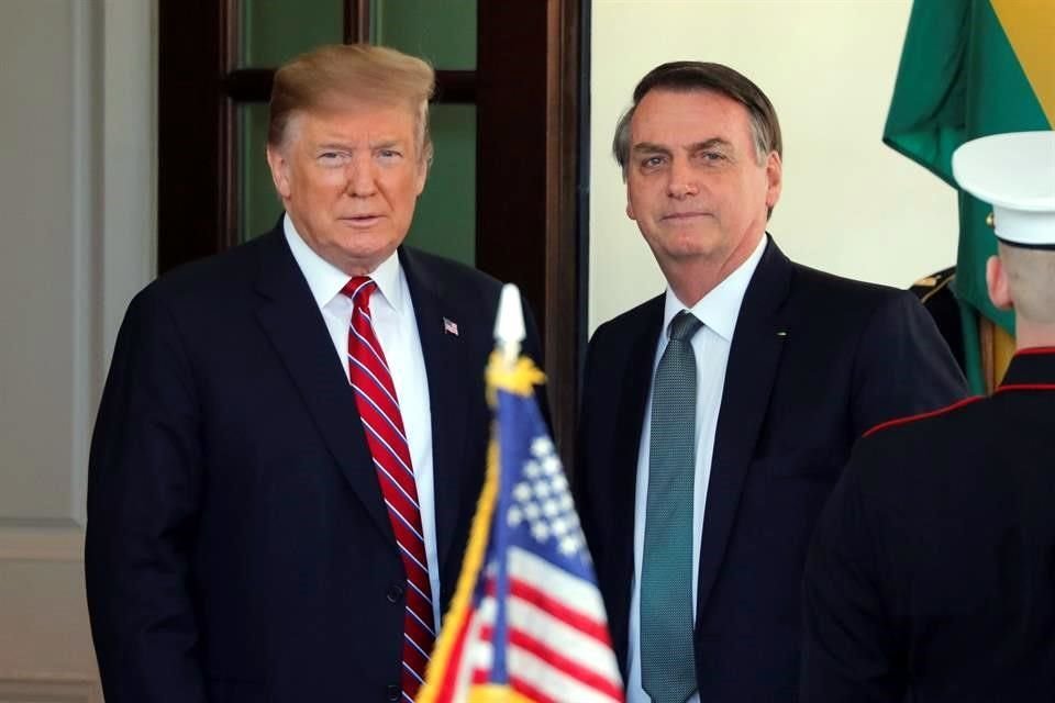 Donald Trump se unió a los mandatarios mundiales que ya han ofrecido su ayuda para mitigar los incendios en el Amazonas.
