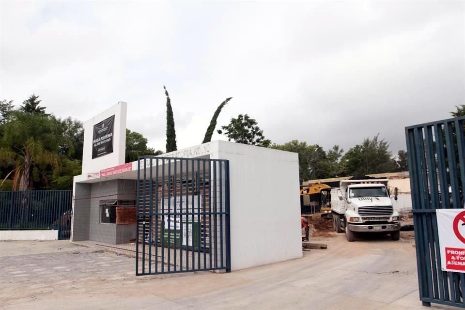 Las instalaciones de la Prepa 10 se derrumban para edificar ahí auditorios y aulas para la División de Artes Escénicas del CUAAD, como parte del proyecto del Centro Cultural Universitario. 