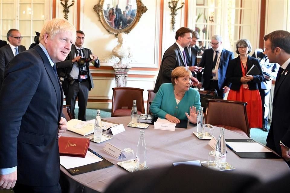 Los líderes del G7 abrieron este domingo sus reuniones con una sesión dedicada a las tensiones comerciales y la situación global de la seguridad.
