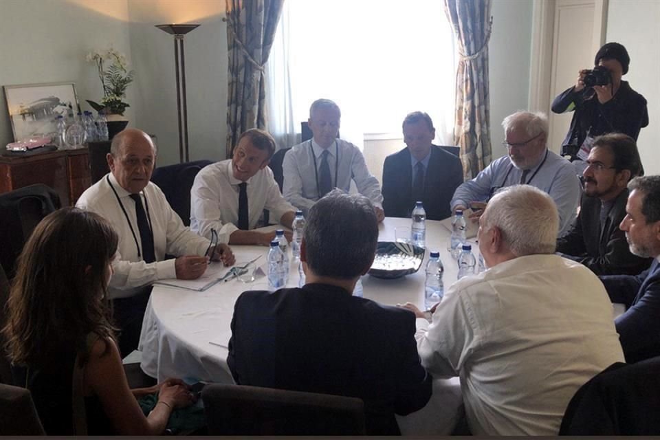 El Canciller iraní Mohammad Javad Zarif se reunió con el Presidente francés Emmanuel Macron.