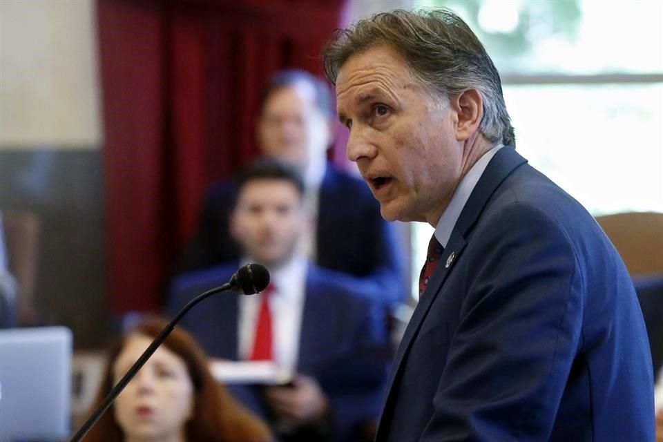 Juez en Oklahoma multó a Johnson & Johnson por contribuir a la crisis de opioides en el estado y dio paso a unas mil 500 demandas similares.