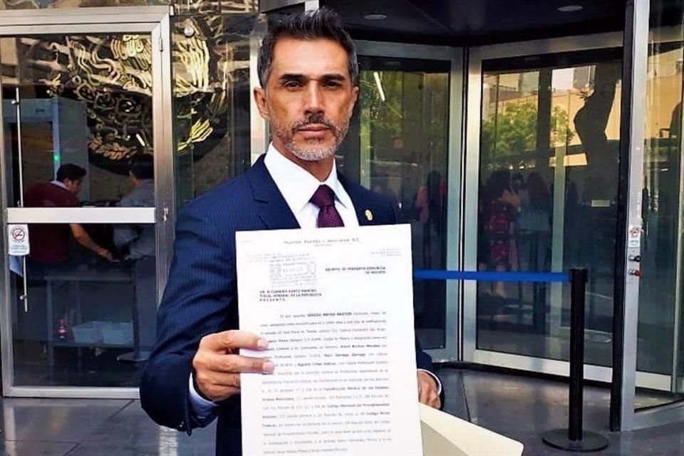 Mayer solicitó que se cite a declarar a la diputada para que ofrezca las supuestas pruebas en que sustentan 'sus imputaciones difamatorias y así poder llegar a la verdad histórica de los hechos'.