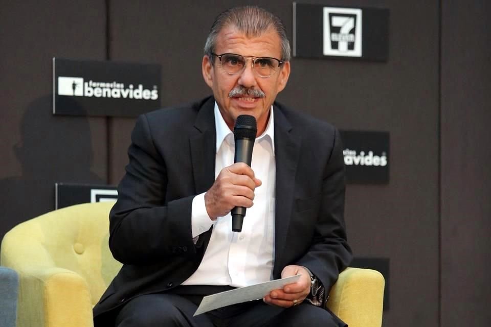 El maestro Arnoldo Hernández logró bajar su exceso de peso con disciplina.