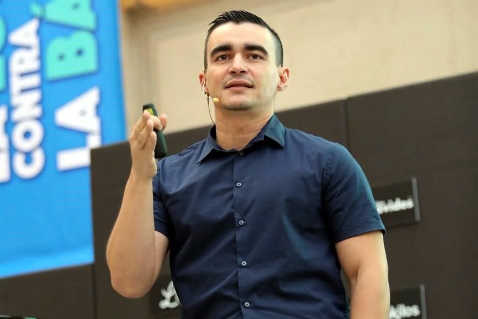 Santiago Meléndez, nutriólogo deportivo y antropometrista.