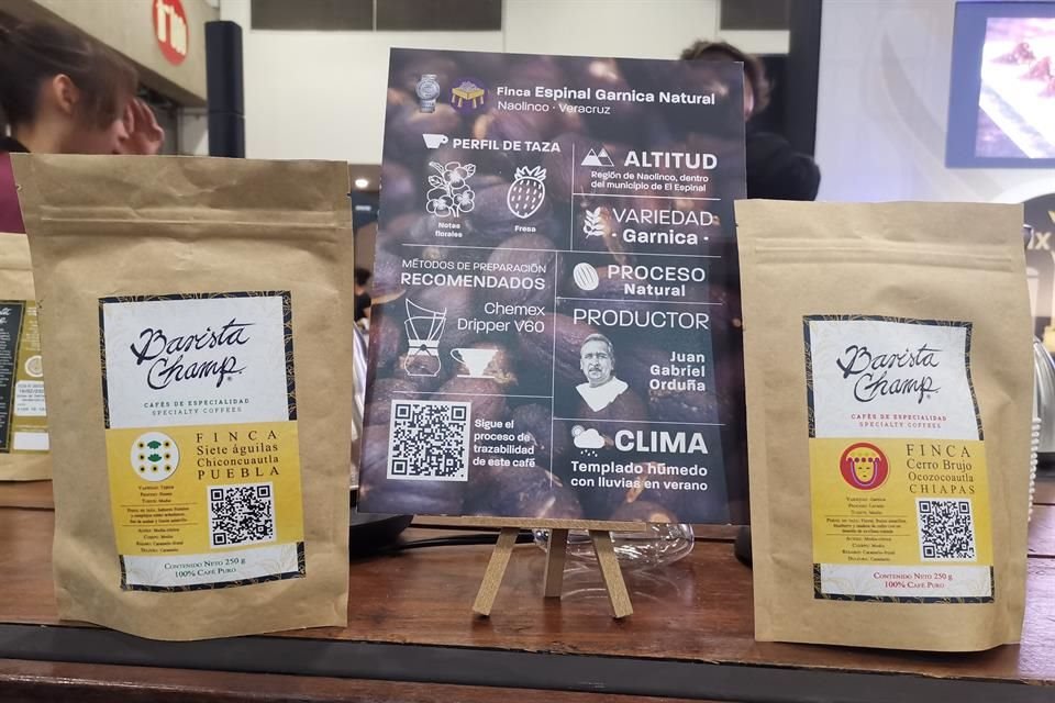 A través del escaneo del código QR con un dispositivo móvil, el consumidor puede conocer el proceso del café que está tomando.