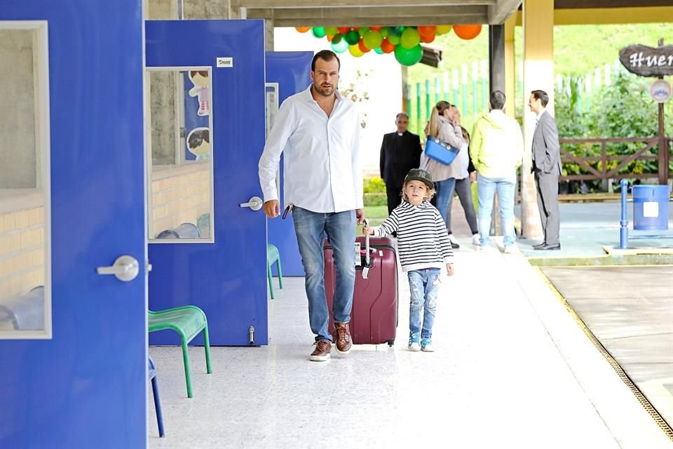 Alejandro y Karim Mora en el Instituto Cumbres San Javier.