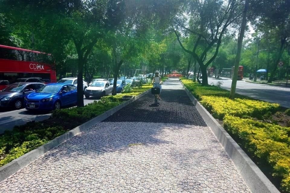 Bajo supervisión de personal del INAH, ciclistas realizaron un recorrido para verificar la funcionalidad de la superficie de rodamiento del Sendero Ciclista.
