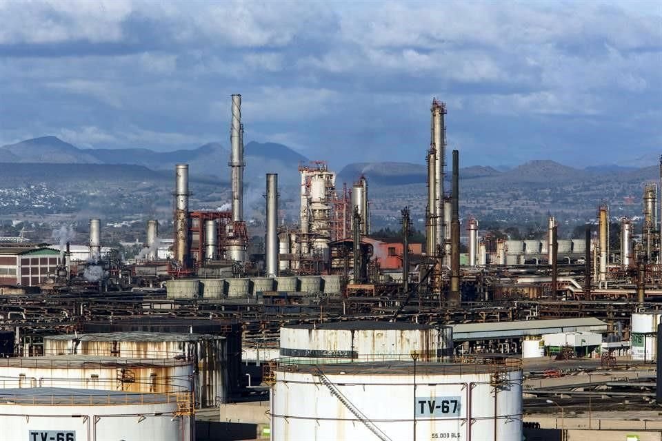 No ven especialistas mejoría, sólo mantenimiento insuficiente en refinerías de Pemex.