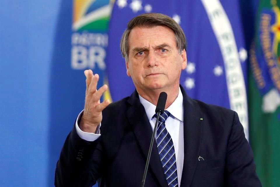 Presidente de Brasil, Jair Bolsonaro, modificó decreto que impedía usar fuego en país por 60 días para permitirlo allende la Amazonia legal.