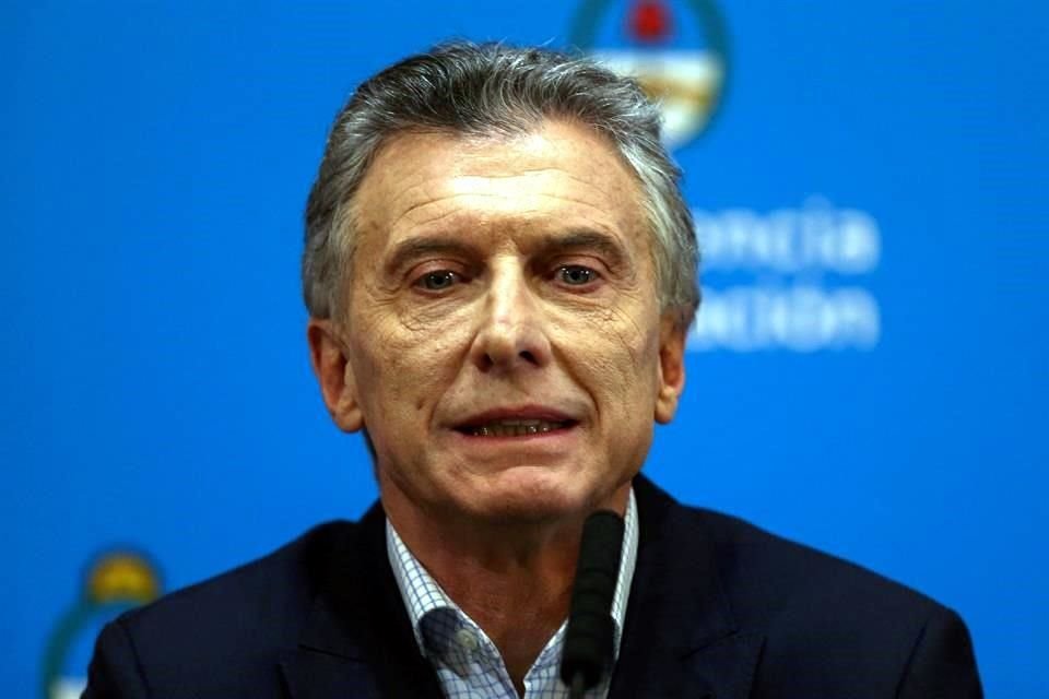 El Gobierno del Presidente Mauricio Macri anunció este domingo una serie de estrictos controles financieros para tratar de detener el derrumbe persistente del peso, en medio de una crisis de confianza por el aumento de la incertidumbre política antes de las elecciones de octubre en Argentina.