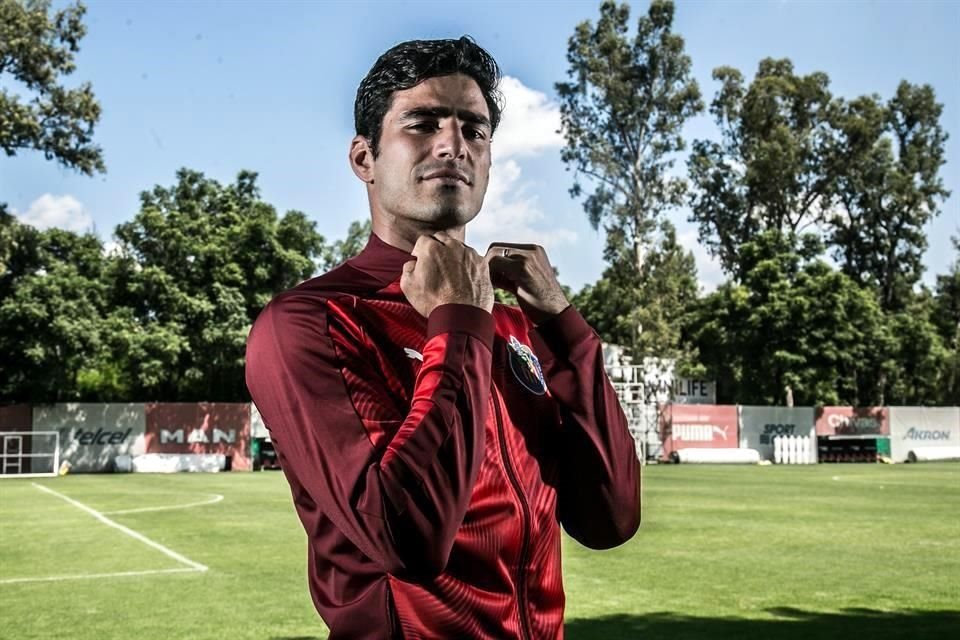 Antonio Briseño prefiere que lo critiquen por celebrar barridas a dejar de sentir el futbol a su manera.