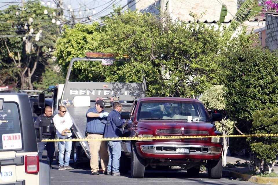En una camioneta, estacionada en la Colonia Morelos, encontraron 8 cuerpos mutilados.