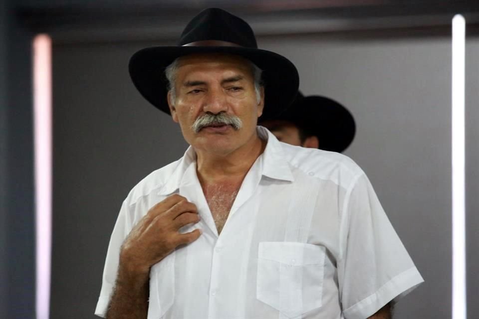 El ex líder de autodefensas José Mireles es subdelegado del ISSSTE en Michoacán.