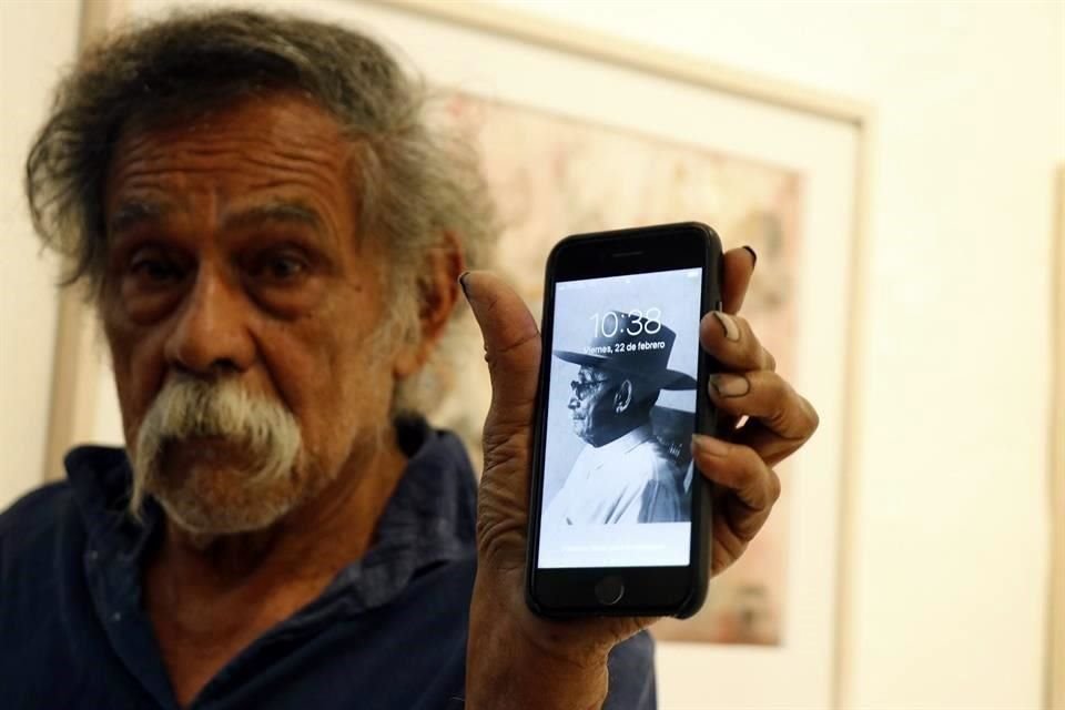 Francisco Toledo tenía una foto de su abuelo como fondo en su celular. A él atribuyó inspiración y ejemplo.