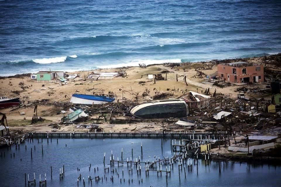 El huracán 'Dorian' se debilitó a categoría 1, con vientos máximos de hasta 150 kilómetros por hora, frente a costa de Carolina del Norte.