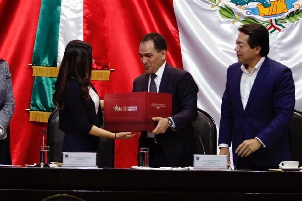 El Secretario de Hacienda, Arturo Herrrera, entregó a la Cámara de Diputados el proyecto de Paquete Económico 2020.