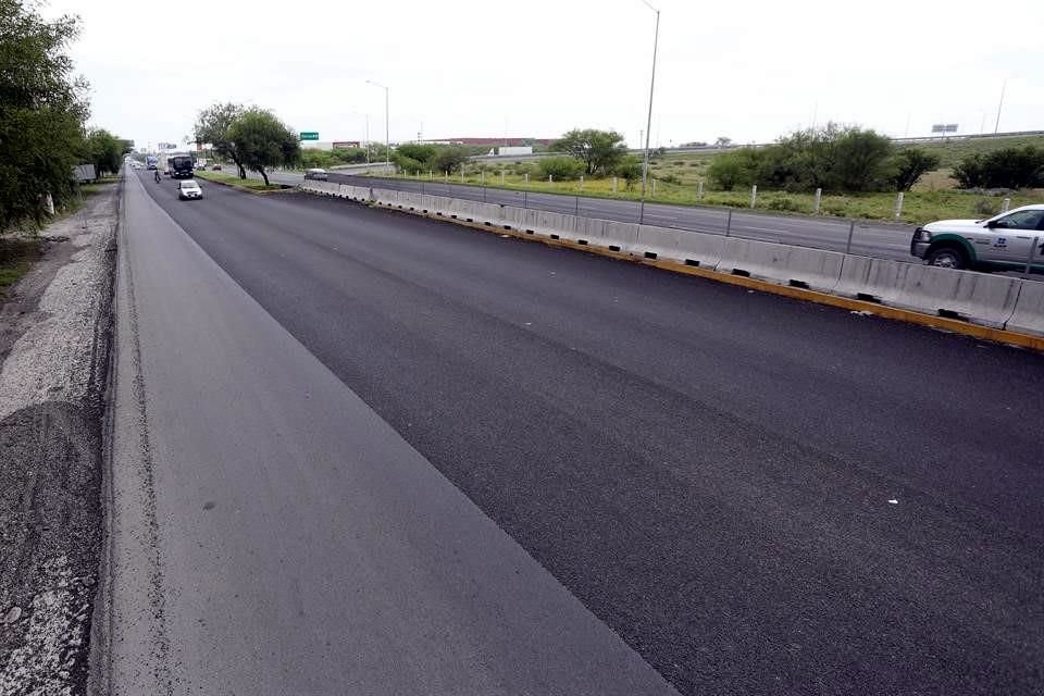La SCT retiró ayer las obras de pavimentación que realiza en la Carretera libre a Nuevo Laredo, cerca del acceso al Anillo Periférico, y que el sábado causaron filas kilométricas.