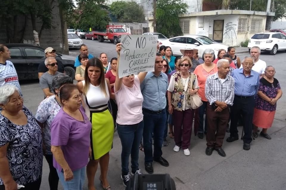 Los manifestantes fueron apoyados por los Diputados panistas Martín López y Claudia Caballero.