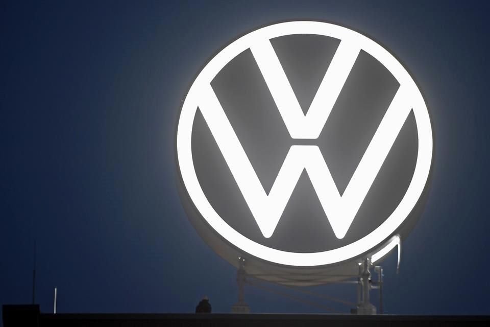 El nuevo diseño de la marca se presentará oficialmente en el Salón del Automóvil de Frankfurt y el cambio en la identidad se realizará en varias etapas.
