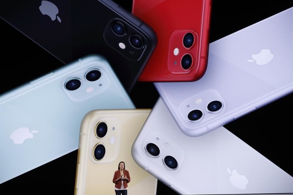 El iPhone 11, que llega en 6 colores distintos, tiene una pantalla de 6.1 pulgadas y un sistema de doble cámara.