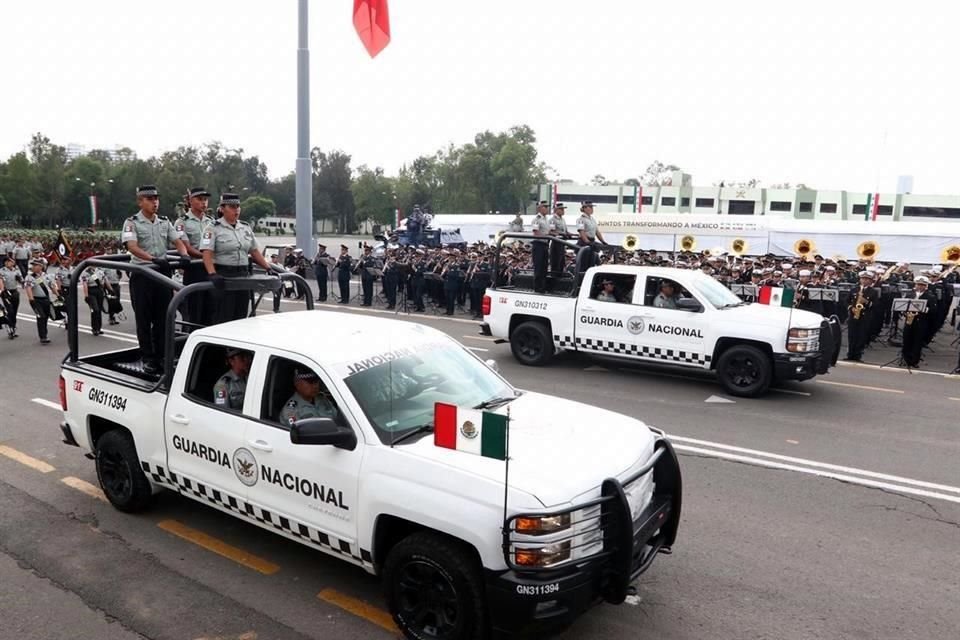 Los elementos de la Guardia se presentaron en dos grupos, uno de proximidad, que solo porta tolete.