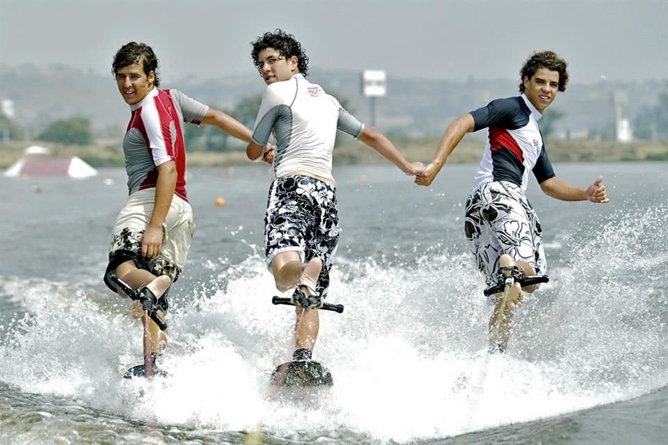 2004. El esquí es un deporte que también comparte con sus hermanos Alejandro y Álvaro.
