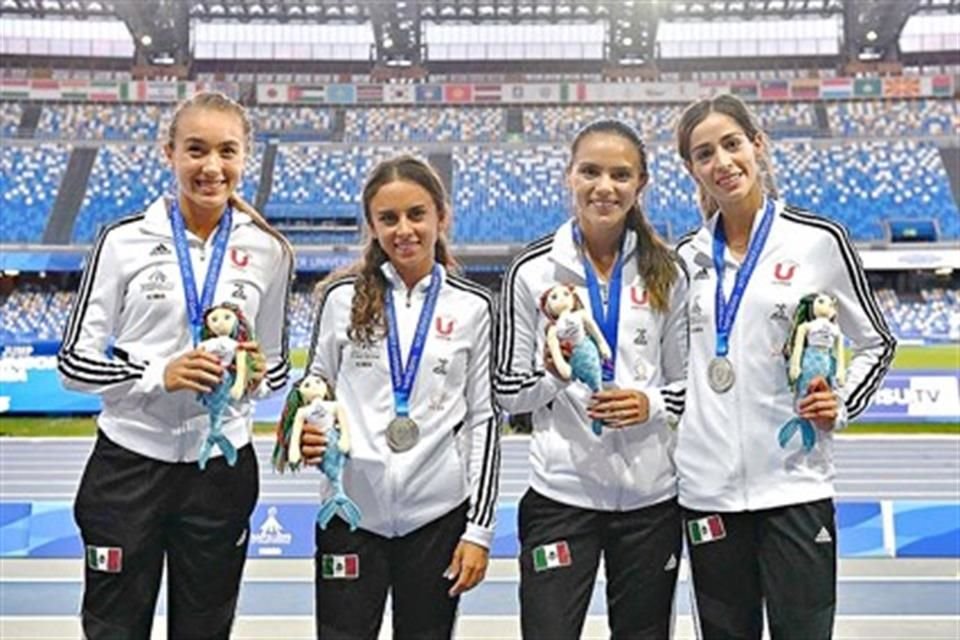 Con el equipo mexicano de 4x400 metros, en la Universiada Mundial de Nápoles.