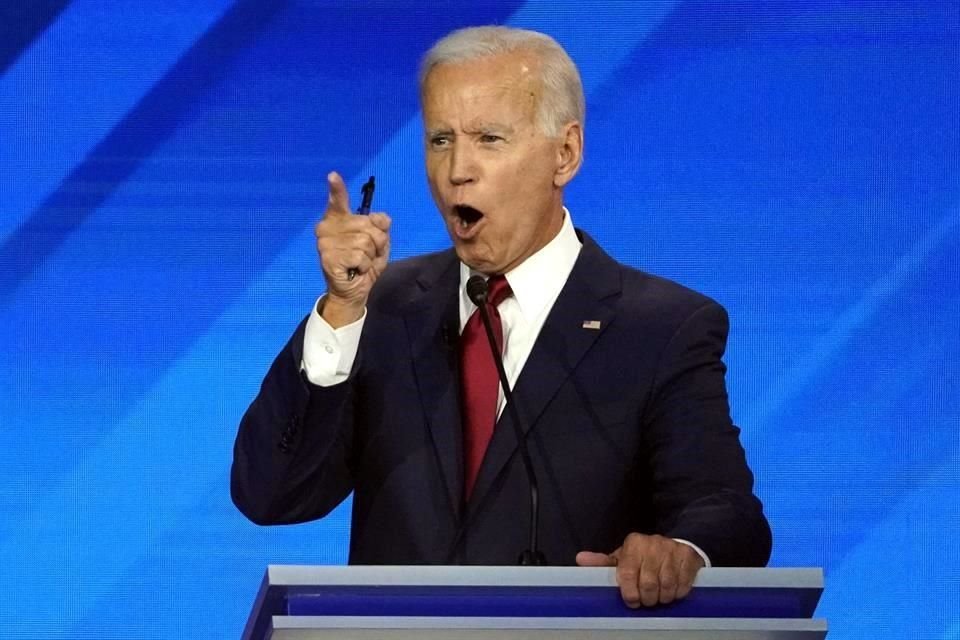 Biden fue presionado durante el debate sobre el legado de Obama en temas migratorios.