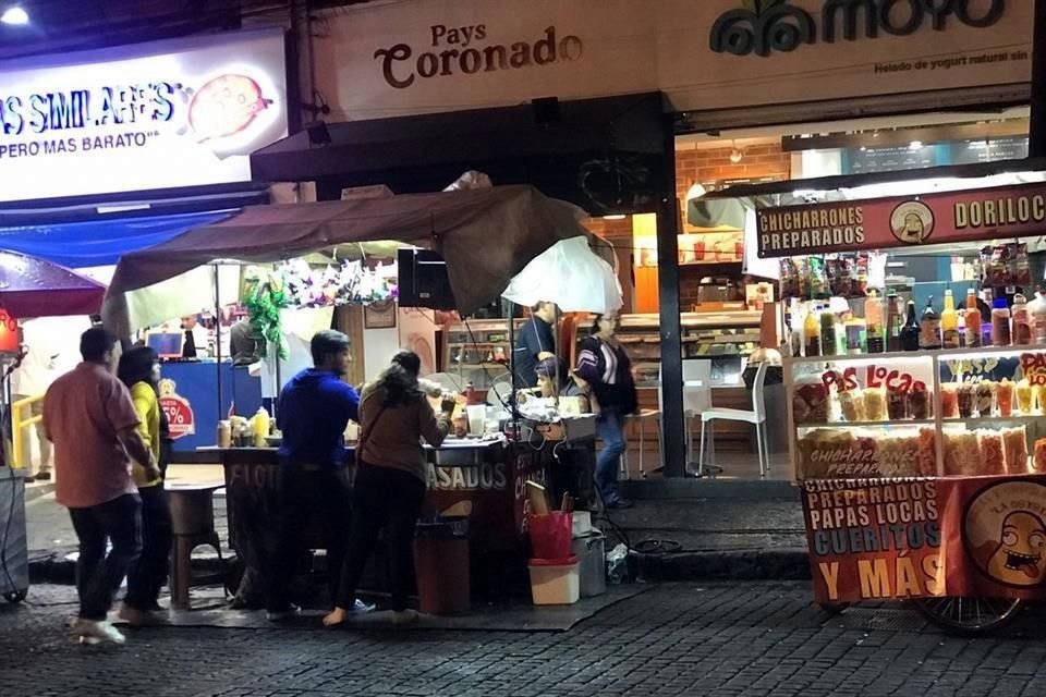 Rentan a sobreprecio lugares en el Centro de Coyoacán para venta de comida y souvenirs durante este fin de semana.