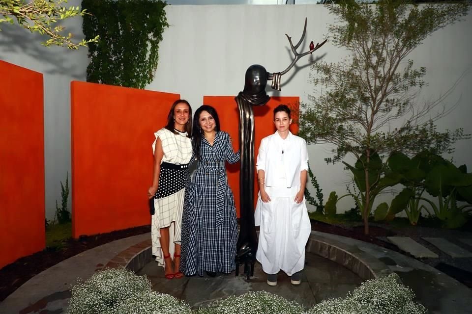 Sra. Maye Villa de Lemus, Martha Patricia Trujillo y Sofía Crimen.