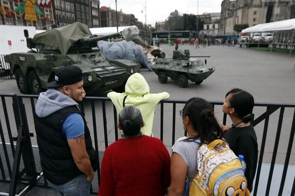 La exposición se abrirá al público, que podrá subirse a los vehículos y tomarse fotografías, hasta el lunes después del desfile.