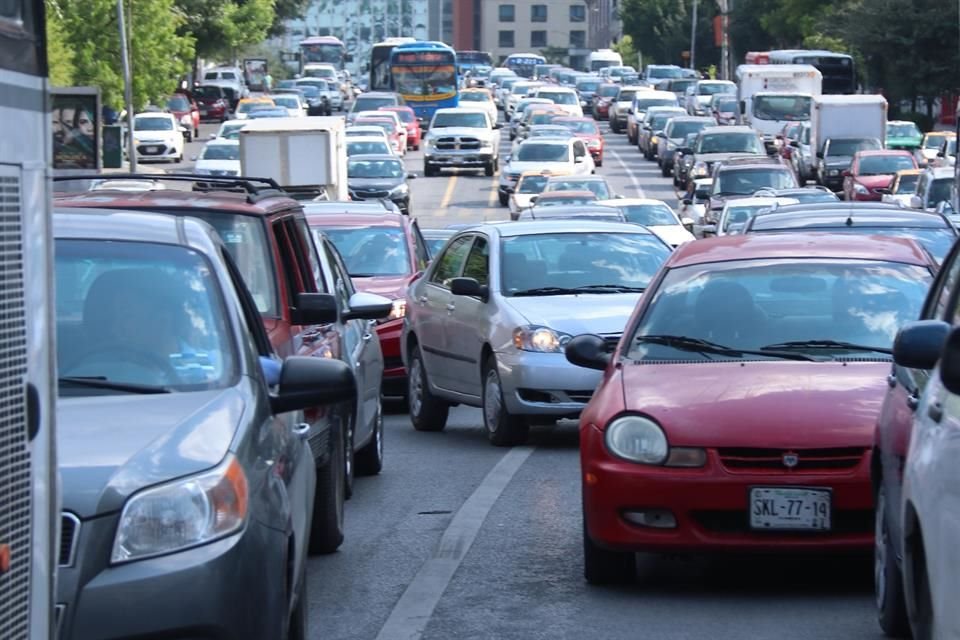  La Avenida Cuauhtémoc quedó ayer paralizada desde Constitución principalmente por los cierres en Juan Ignacio Ramón.