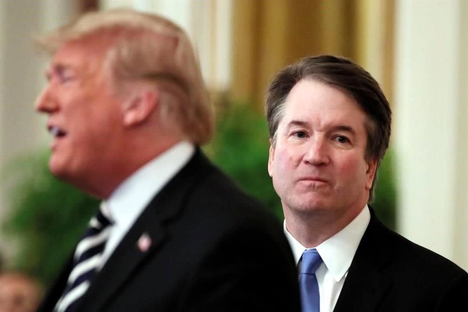 Precandidatos demócratas pidieron la destitución del magistrado cercano a Trump, Brett Kavanaugh, por acusaciones de agresión sexual.