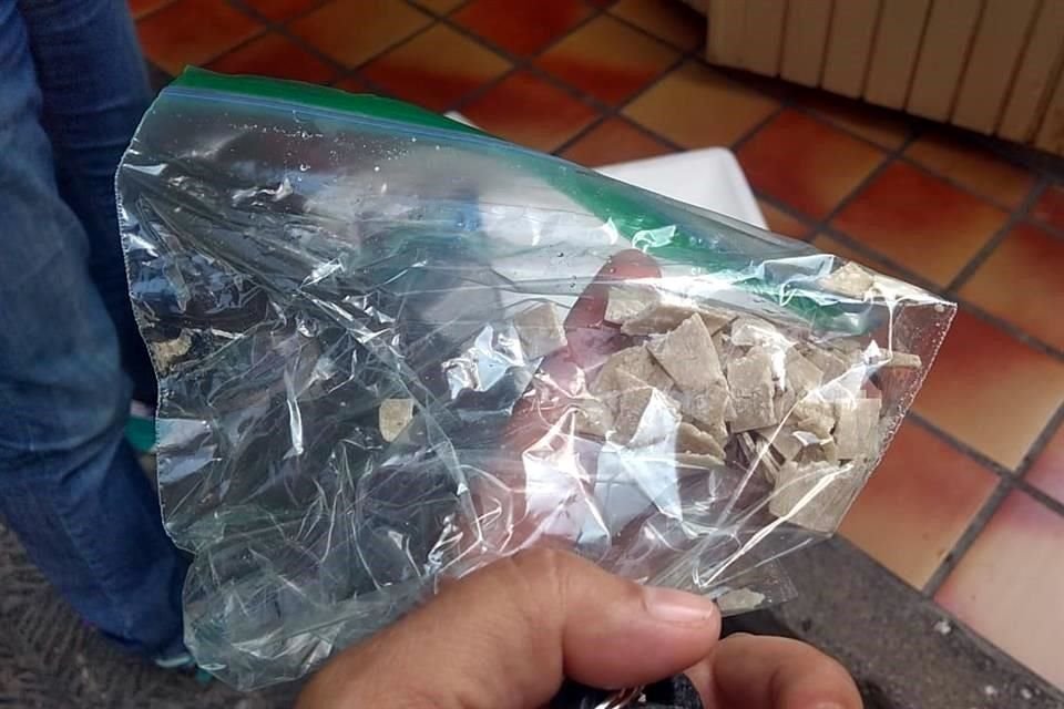 El sábado los vecinos localizaron tortillas cortadas en pedazos con un polvo blanco; suponen que es el veneno.