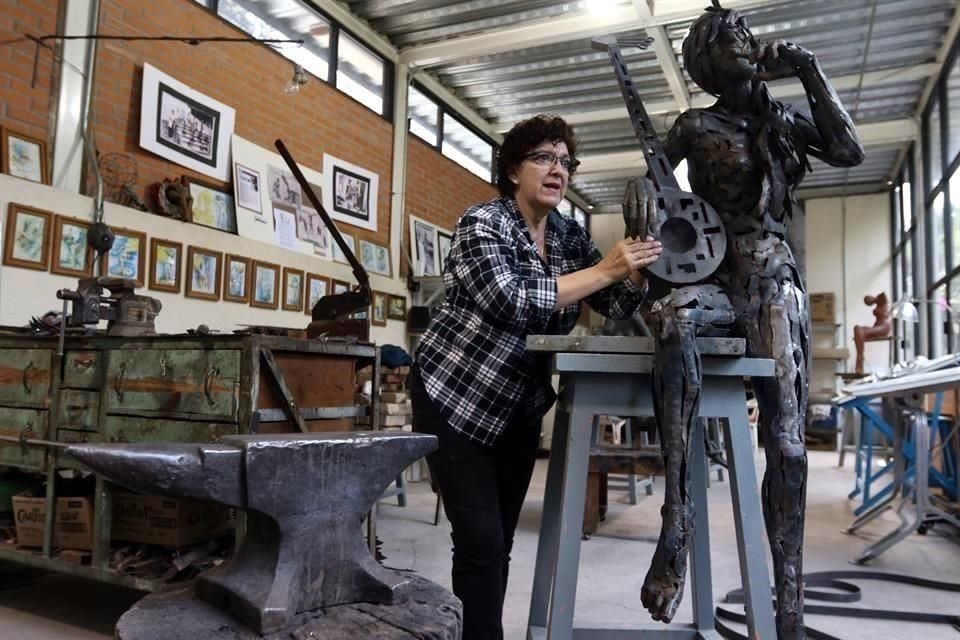 Marthel Cano, viuda del artista, y La Traviata.
