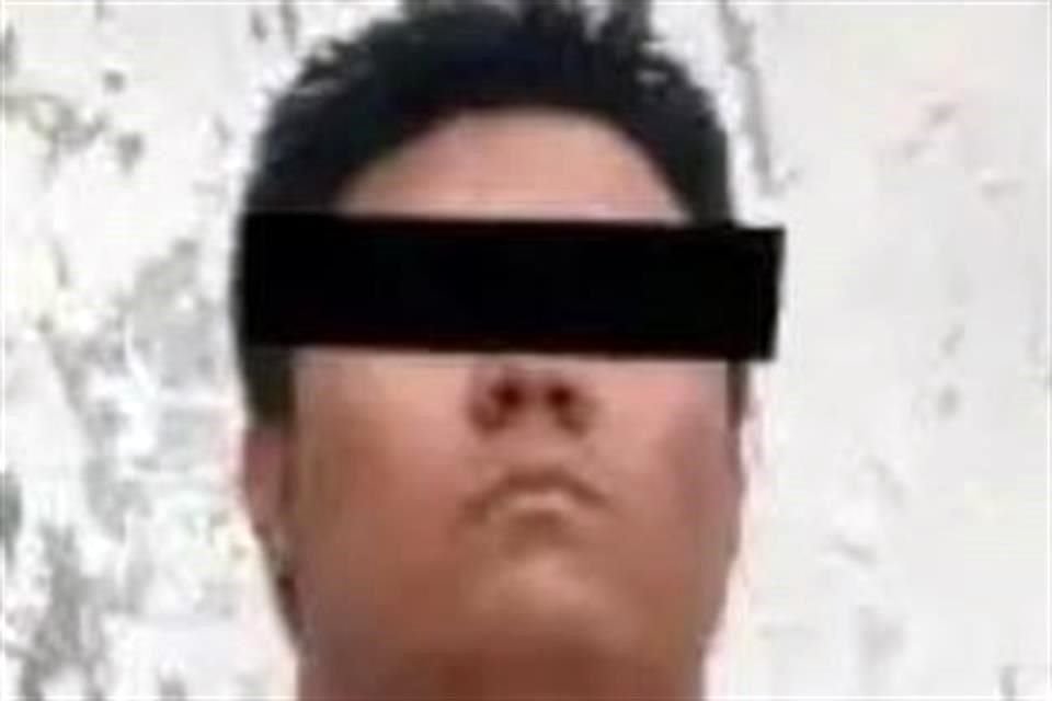 Los dos hombres estaban en San Juan de Los Lagos, y tenían consigo una pistola calibre .45, y aproximadamente cinco kilos de mariguana.