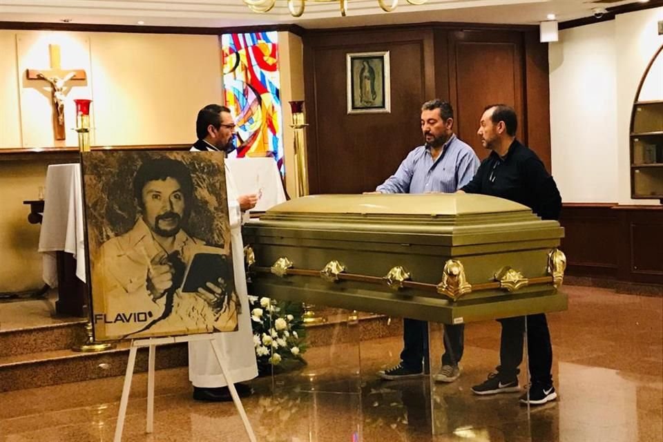 El actor fue velado en una funeraria de la colonia San Rafael en compañía de sus hijos Flavio Mauricio y Marco Vinicio, así como más allegados.